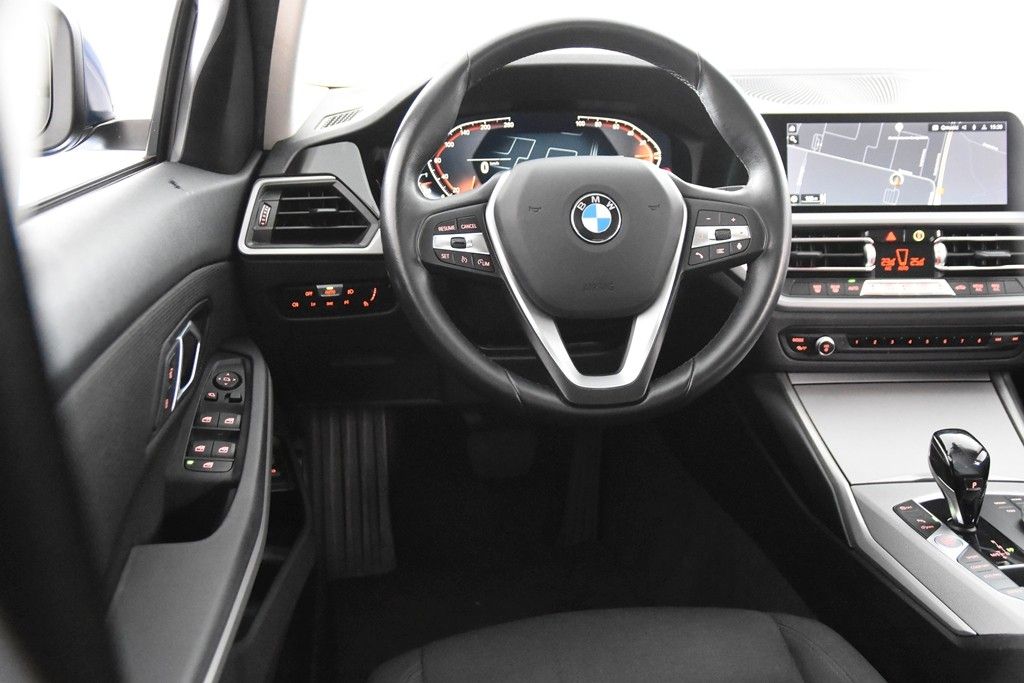 BMW 318i Touring*1.Hand*Navi*Standheizung*Park ass.* foto 9