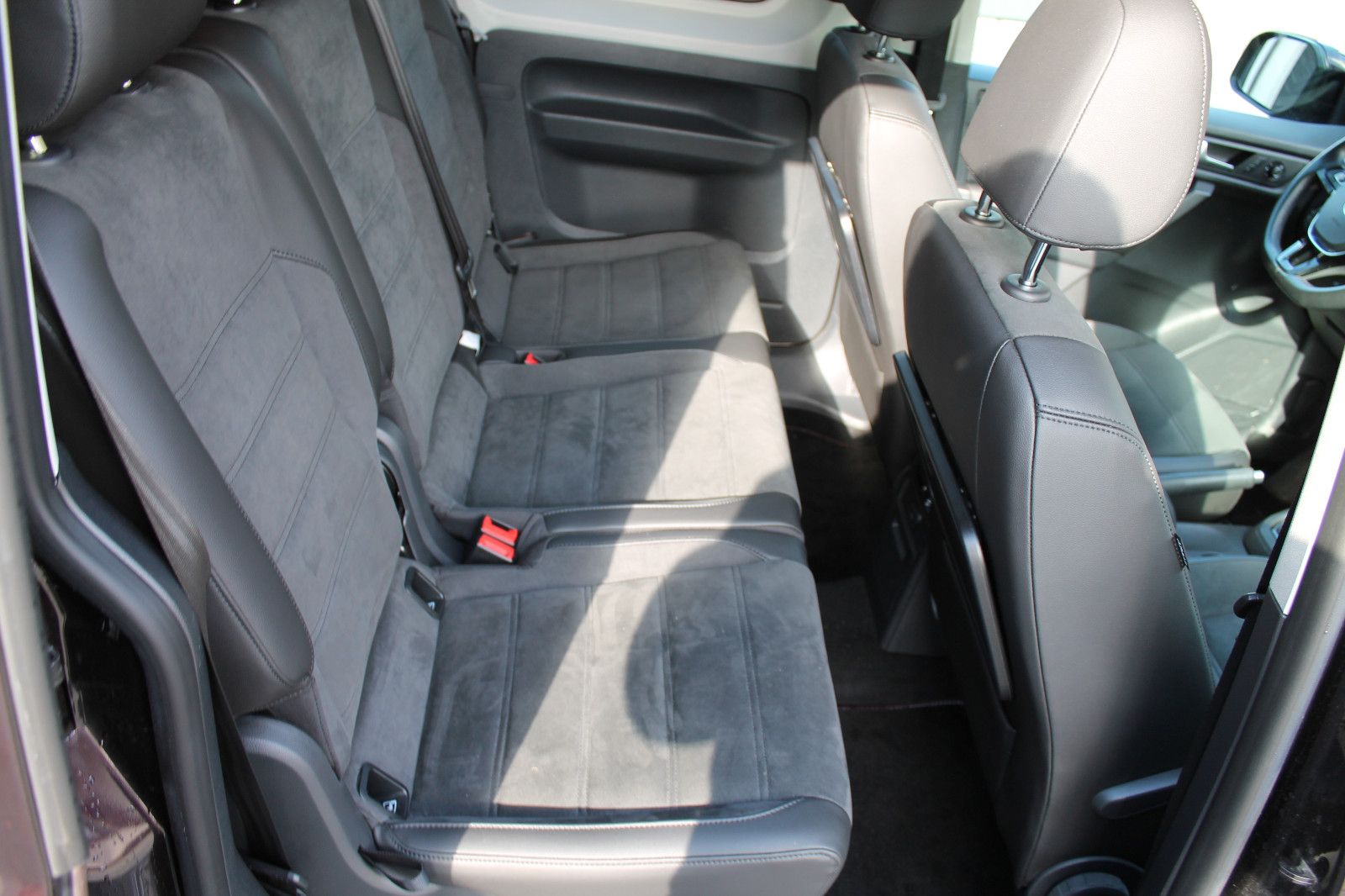 Volkswagen Caddy PKW Highline NAV DAB AHK LED foto 19