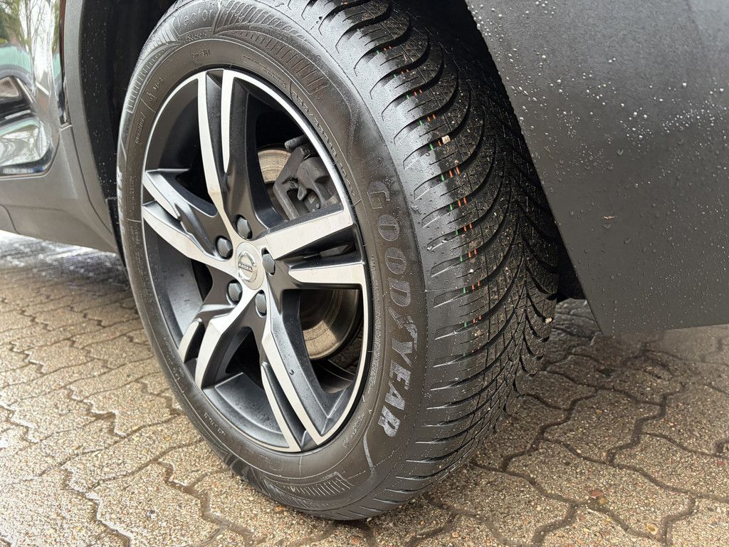 Volvo XC40 T4 Momentum Pro HARMAN/KARDON | KAMERA | NA foto 19