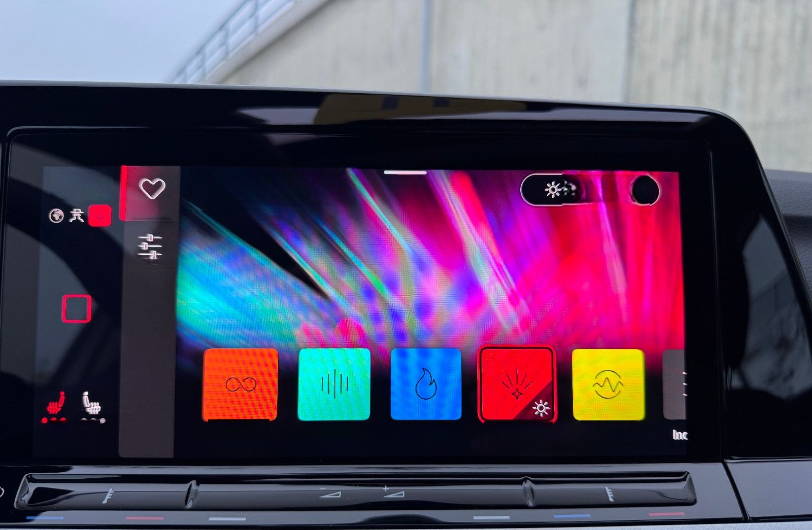 Volkswagen Golf VIII Lim. 2.0 TDI LED Cam ACC Pano SHZ DAB+ foto 16