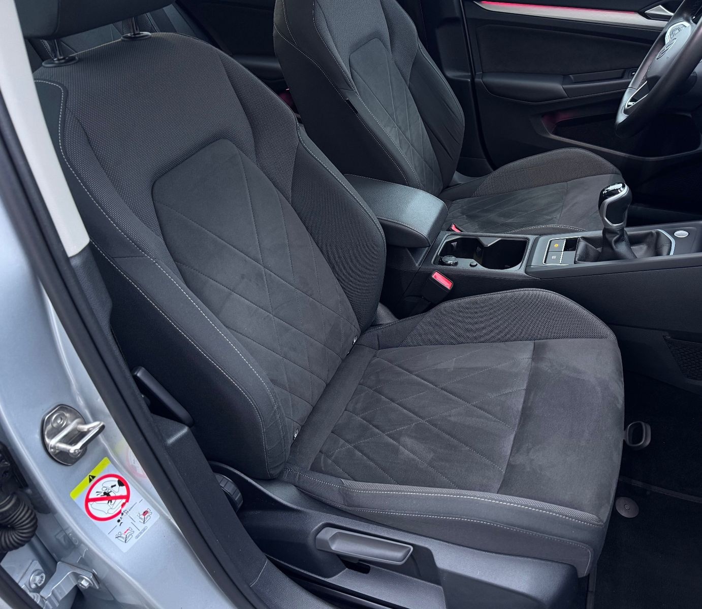 Volkswagen Golf VIII Lim. 2.0 TDI LED Cam ACC Pano SHZ DAB+ foto 7