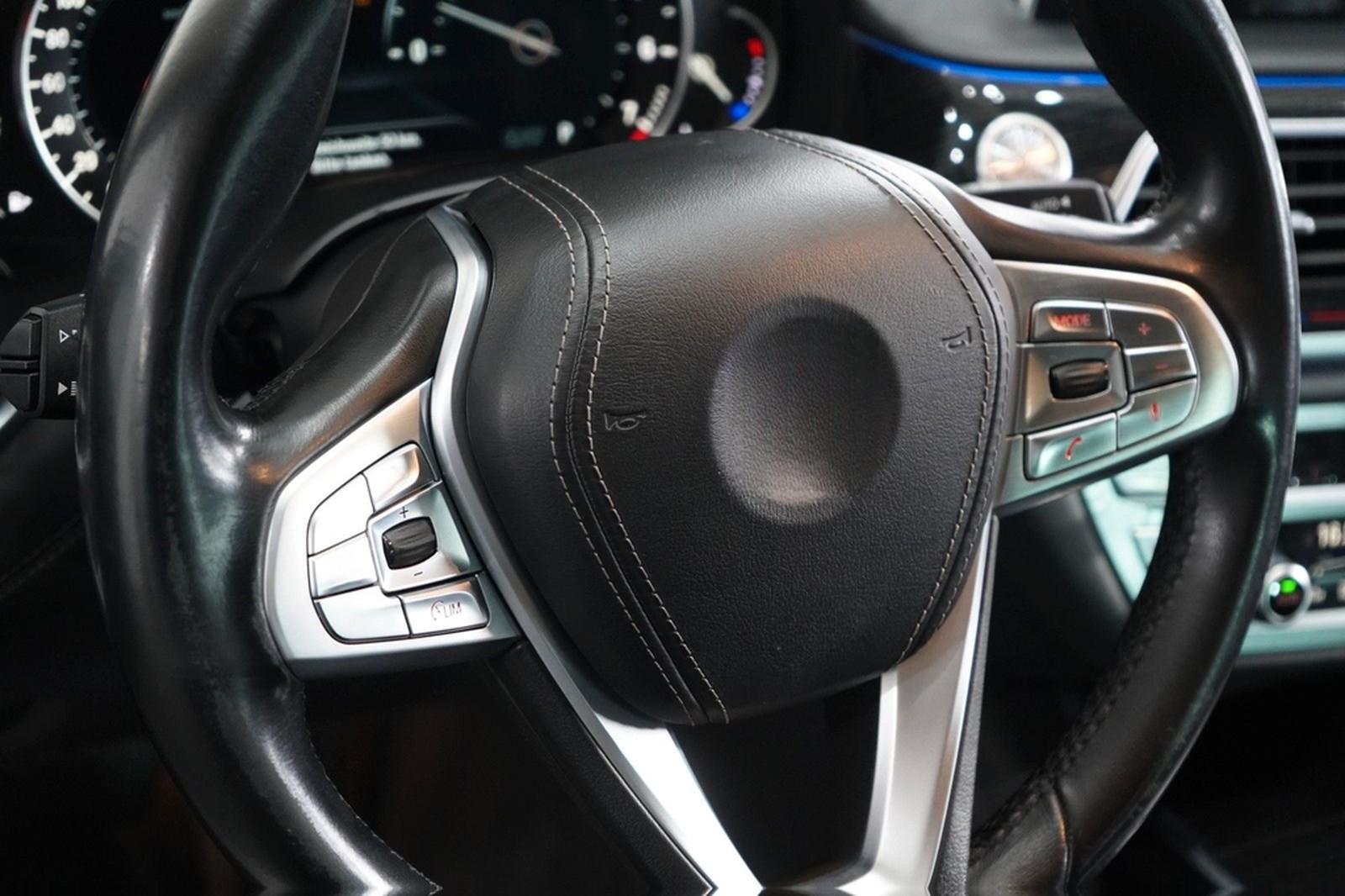 BMW 750 i *Massage*Head-Up*Deutsch. Fzg.*360°Kamera* foto 17