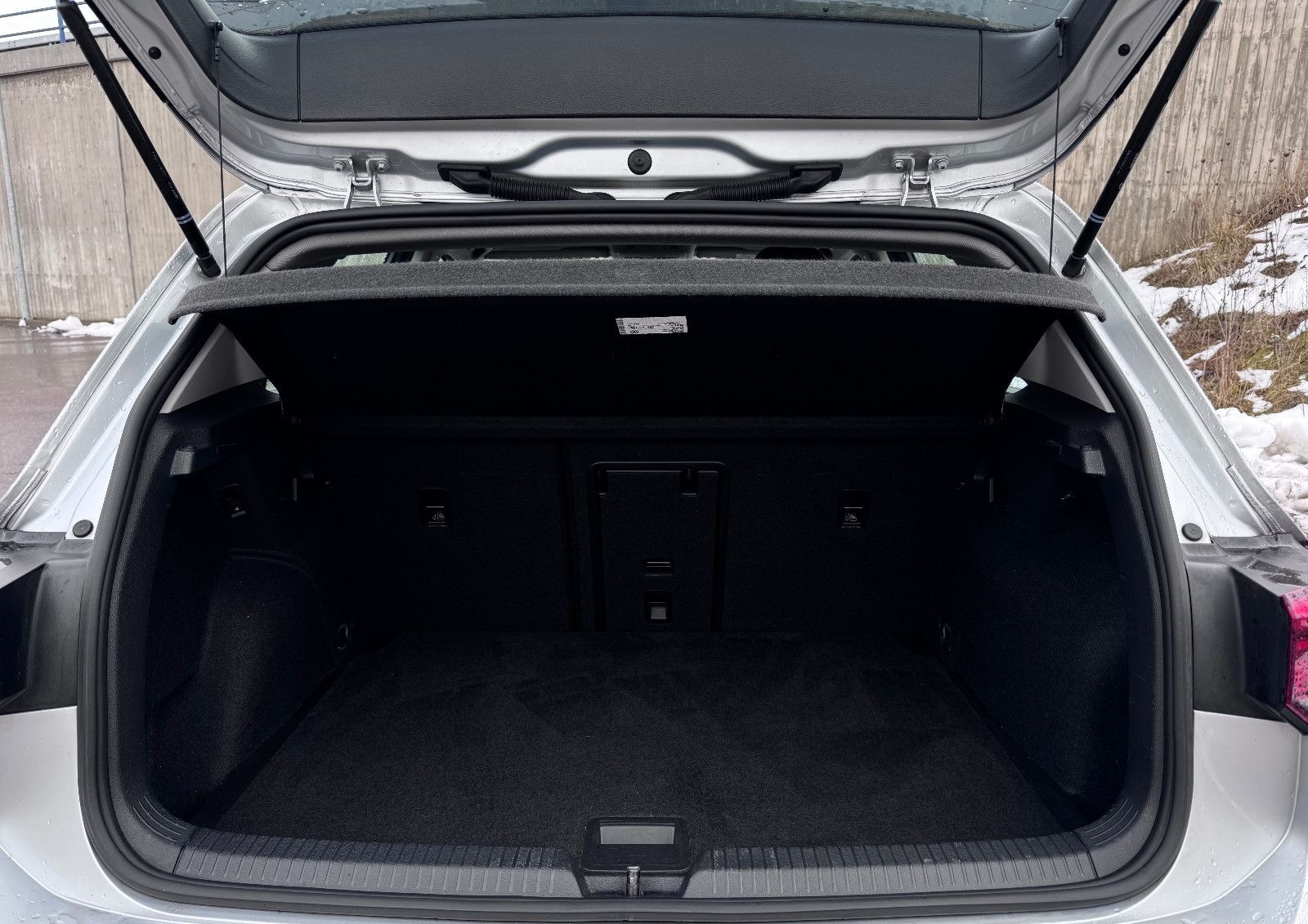 Volkswagen Golf VIII Lim. 2.0 TDI LED ACC+ CAM SHZ DAB+ App foto 9