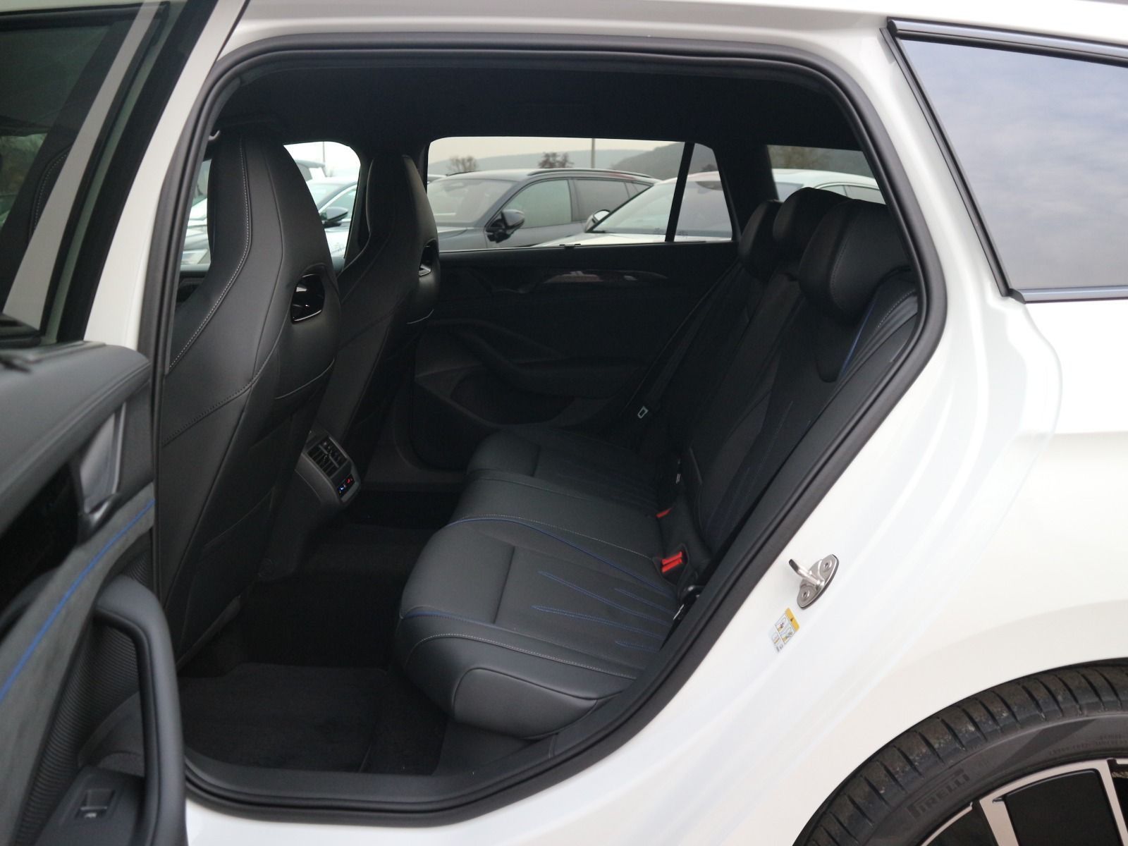 Volkswagen Passat R-Line 2,0 TDI SCR 4MOTION (193 PS) DSG * foto 6