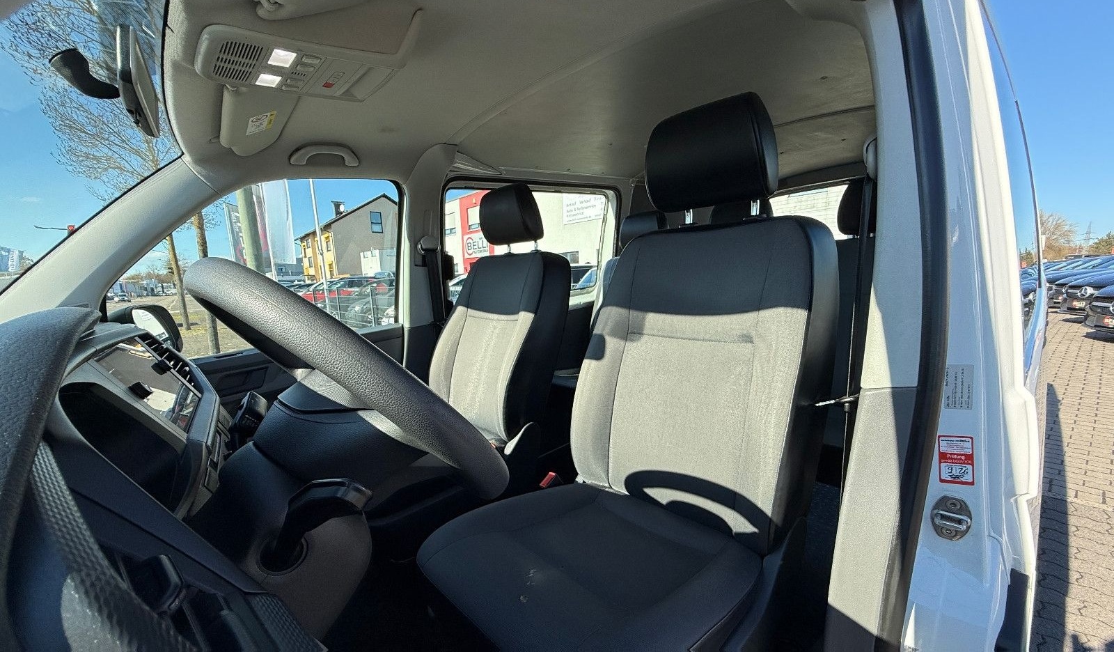 Volkswagen T6.1 Transporter Kombi lang FWD Navi FINANZIERUN foto 11