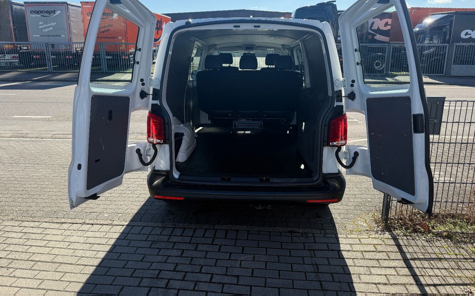 Volkswagen T6.1 Transporter Kombi lang FWD Navi FINANZIERUN foto 12