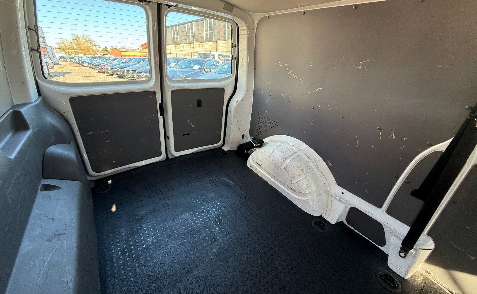 Volkswagen T6.1 Transporter Kombi lang FWD Navi FINANZIERUN foto 15