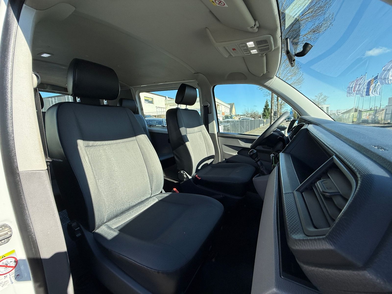 Volkswagen T6.1 Transporter Kombi lang FWD Navi FINANZIERUN foto 21