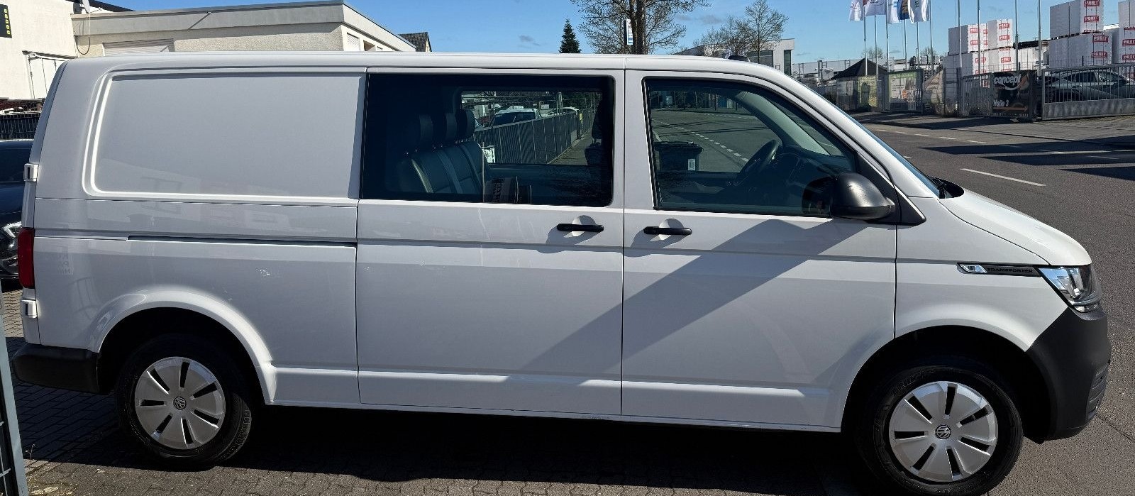 Volkswagen T6.1 Transporter Kombi lang FWD Navi FINANZIERUN foto 4