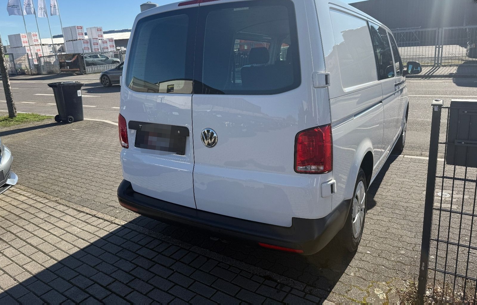 Volkswagen T6.1 Transporter Kombi lang FWD Navi FINANZIERUN foto 5