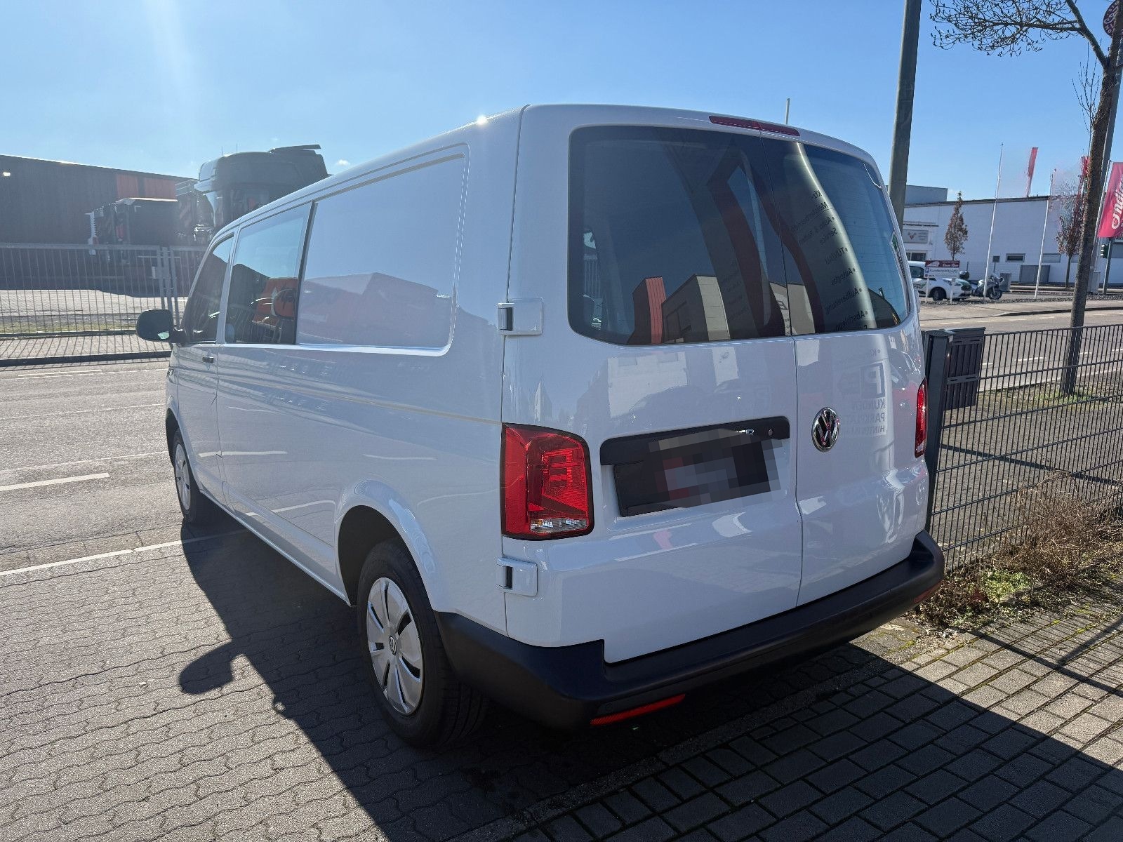 Volkswagen T6.1 Transporter Kombi lang FWD Navi FINANZIERUN foto 7