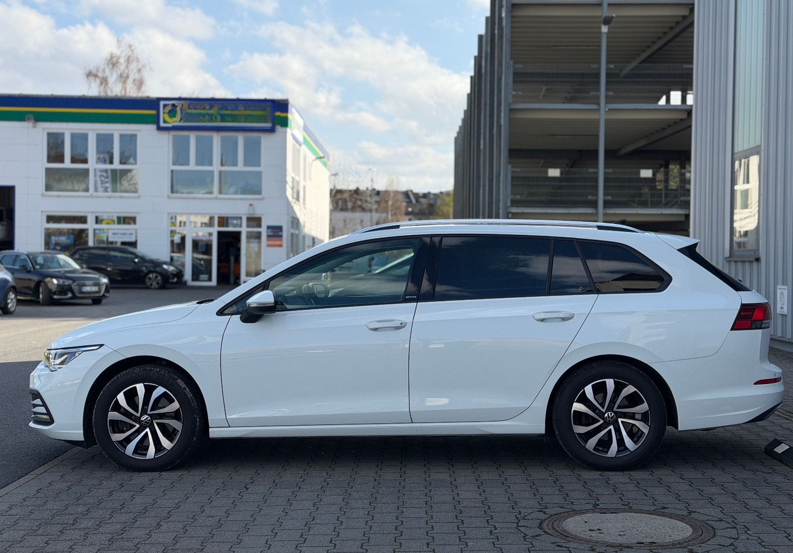 Volkswagen Golf VIII Variant DSG LED AHK DAB+ Ambili CarPla foto 6