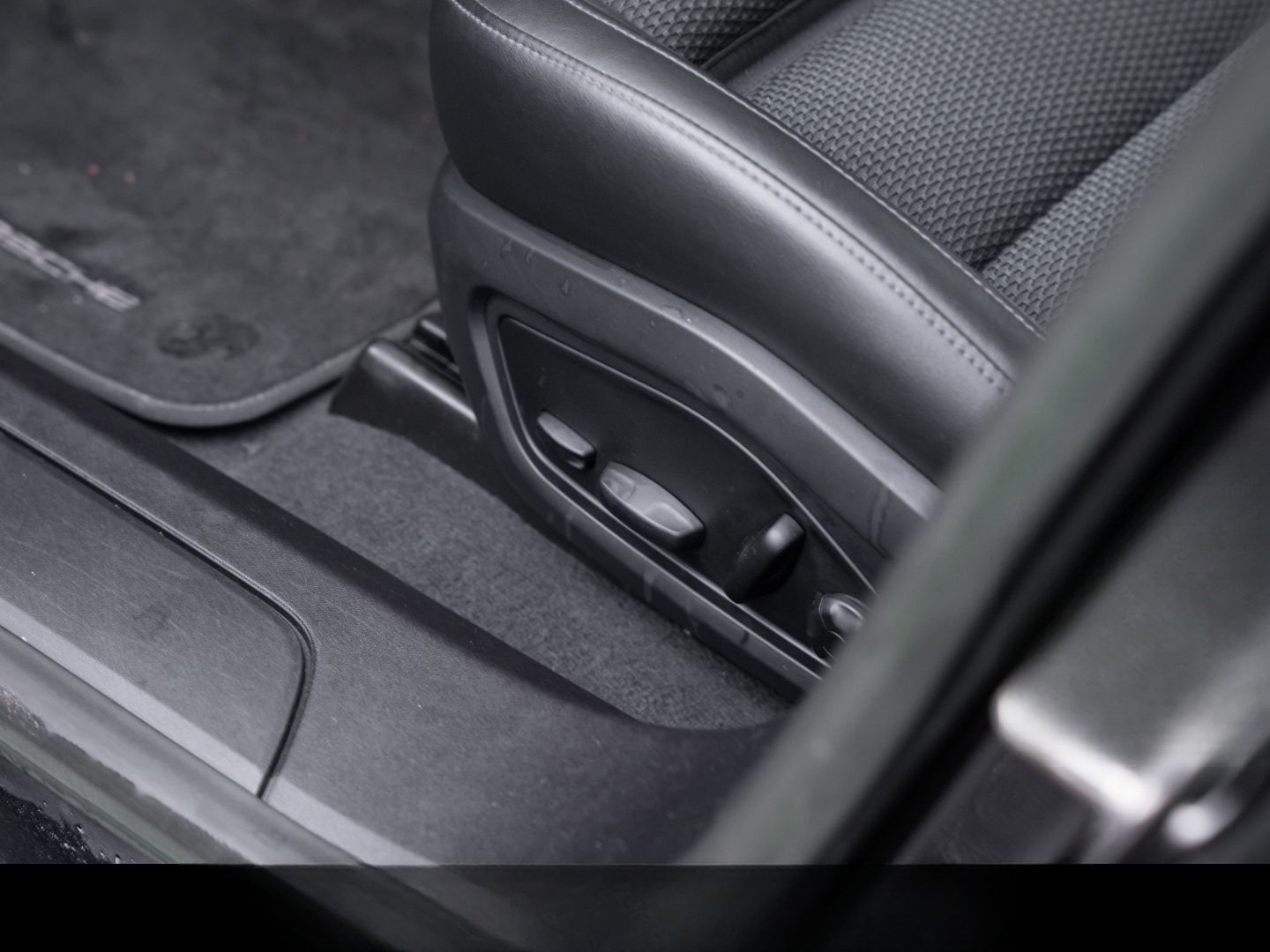 Porsche Taycan Sport Turismo Sport Paket Lederfreie LED foto 25