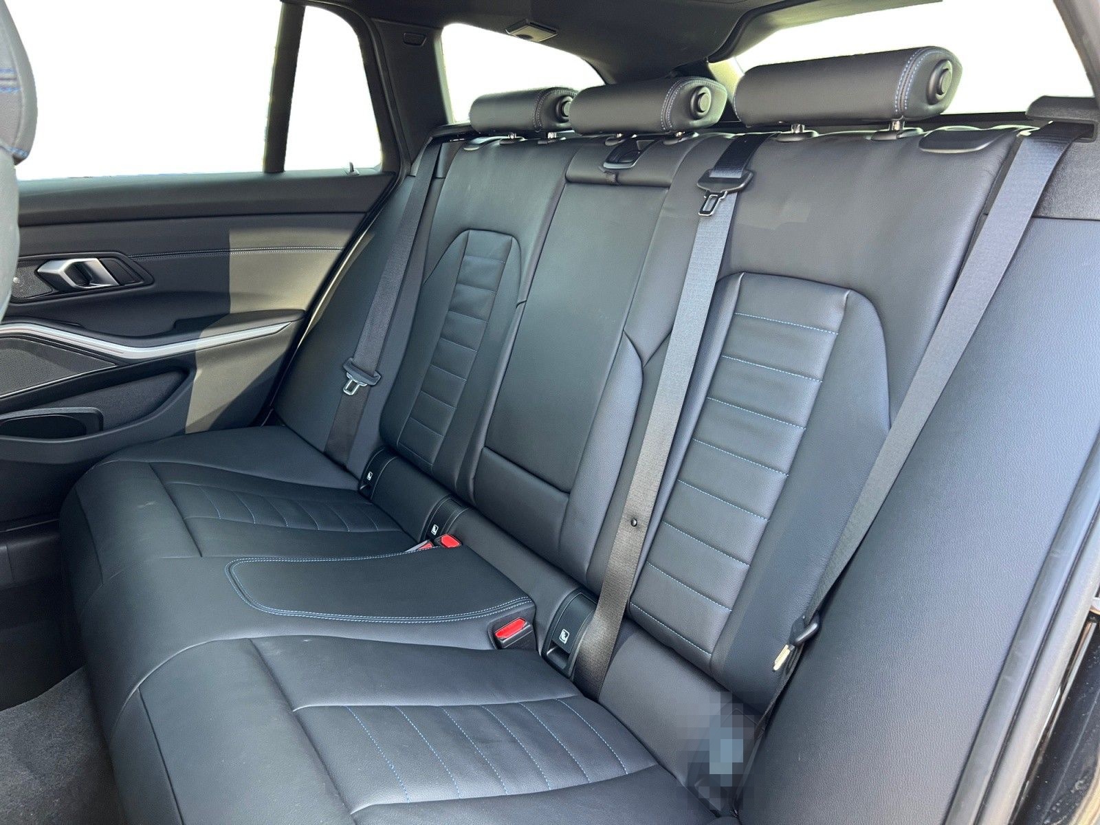 BMW 320d xDrive M Sport AHK/MMRY/STNDHZNG/PANO/HUD foto 10