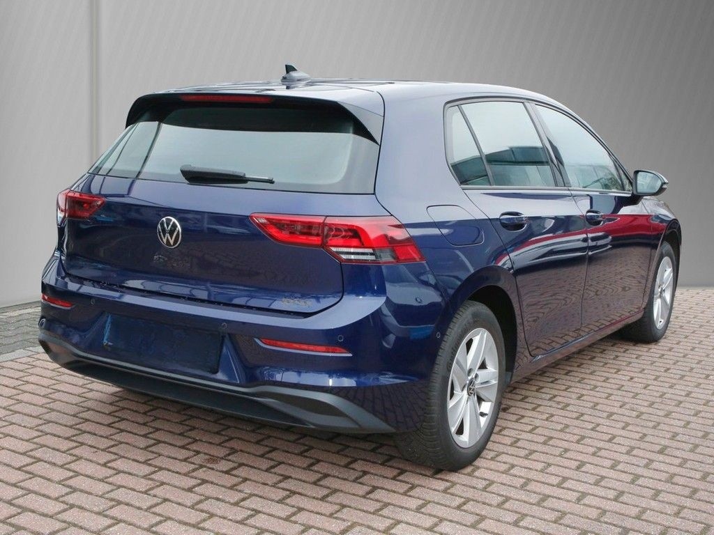 Volkswagen Golf VIII 1.5 eTSI DSG Life Pano AHK Navi+VC ACC foto 4