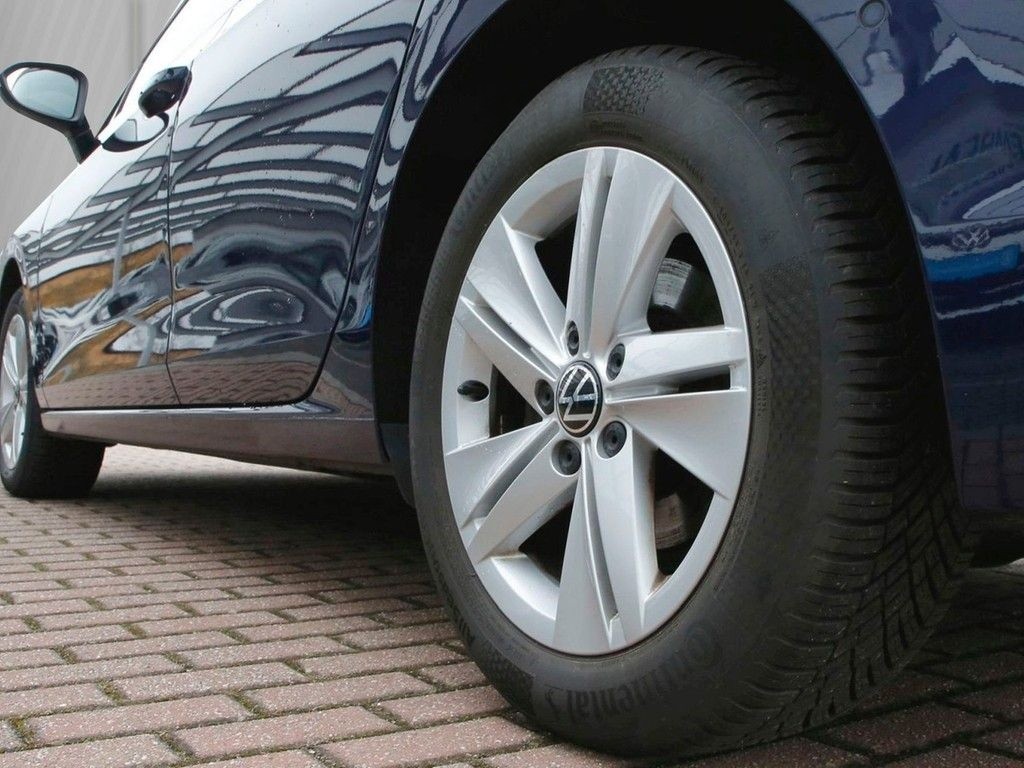 Volkswagen Golf VIII 1.5 eTSI DSG Life Pano AHK Navi+VC ACC foto 5