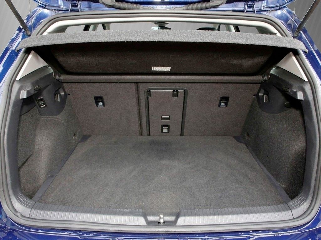 Volkswagen Golf VIII 1.5 eTSI DSG Life Pano AHK Navi+VC ACC foto 6