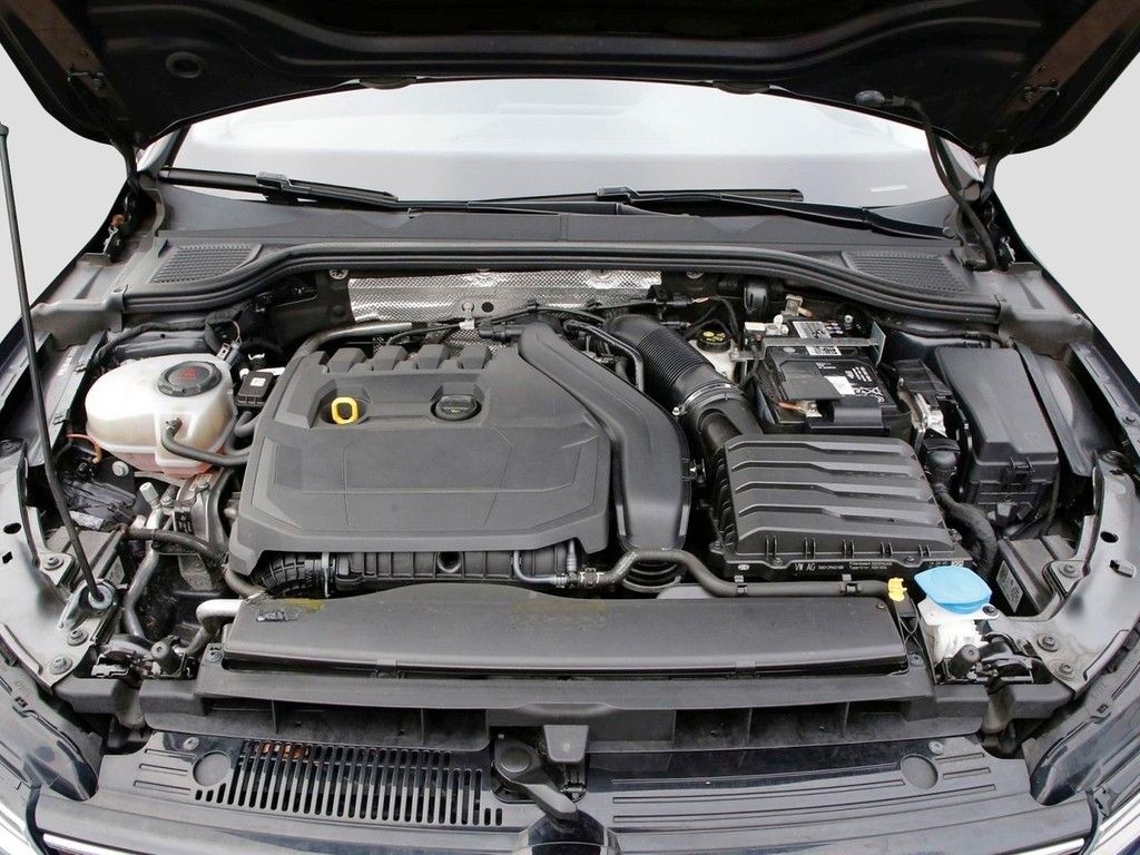 Volkswagen Golf VIII 1.5 eTSI DSG Life Pano AHK Navi+VC ACC foto 7