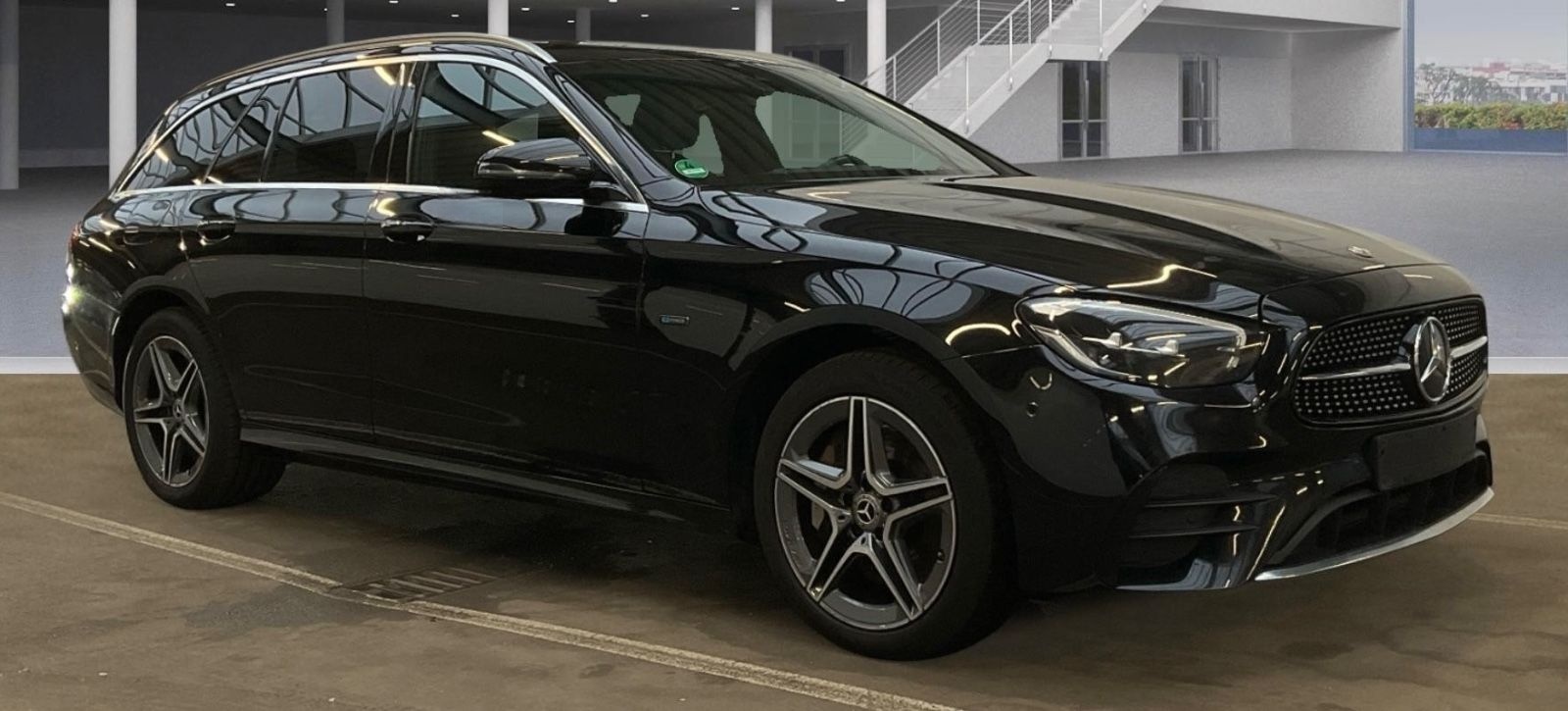 Mercedes-Benz T-Modell E 300 de 4Matic AMG LINE foto 2