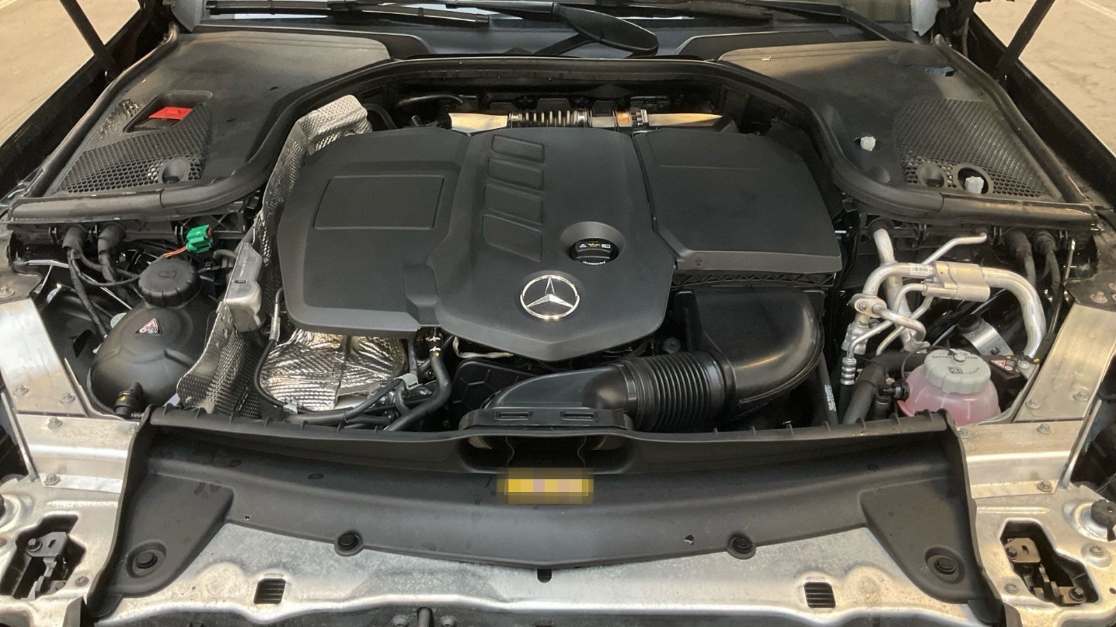 Mercedes-Benz T-Modell E 300 de 4Matic AMG LINE foto 11