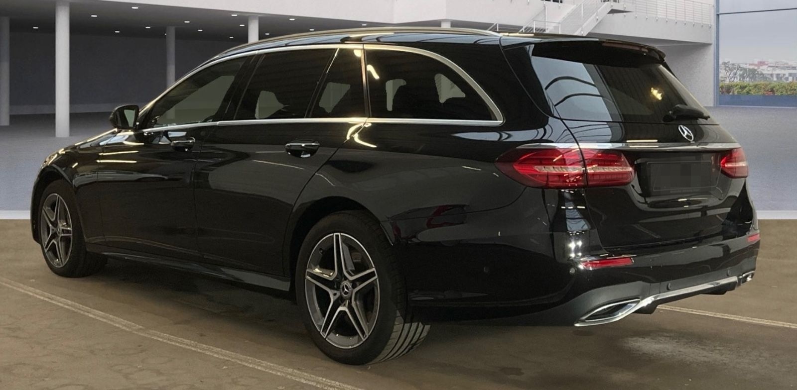 Mercedes-Benz T-Modell E 300 de 4Matic AMG LINE foto 3