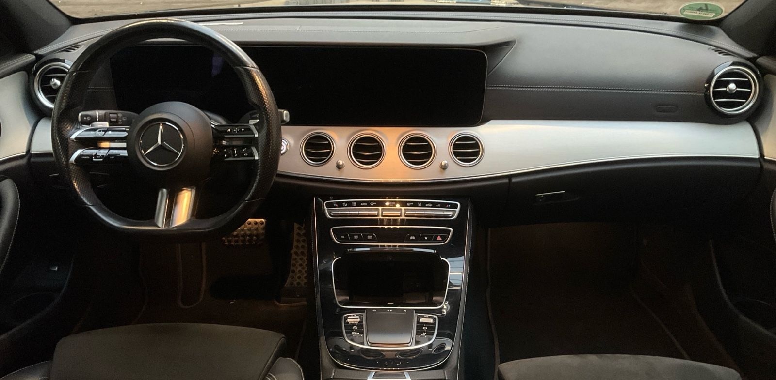 Mercedes-Benz T-Modell E 300 de 4Matic AMG LINE foto 7