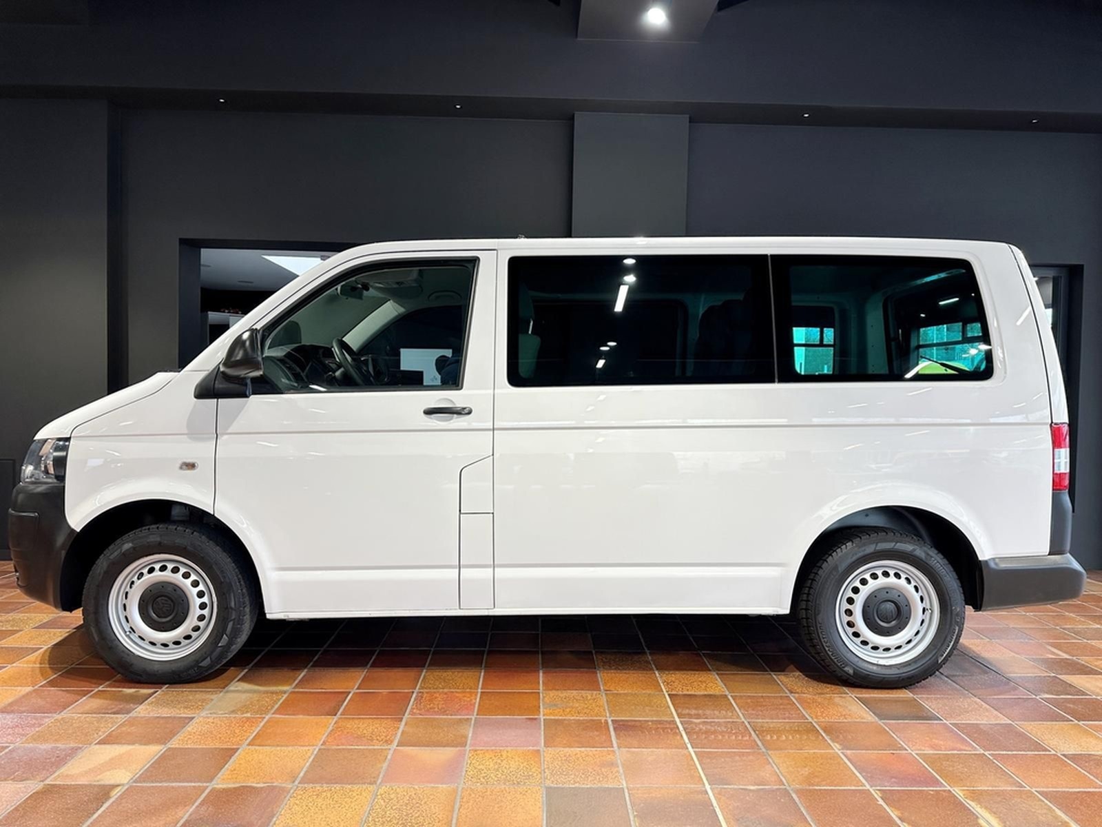 Volkswagen T5 4MOTION KURZ 9SITZER KLIMA STANDHZ BUNDESWEHR foto 2