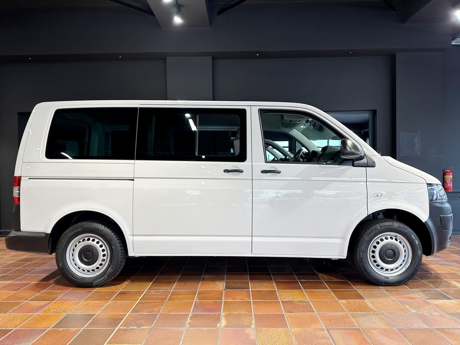 Volkswagen T5 4MOTION KURZ 9SITZER KLIMA STANDHZ BUNDESWEHR foto 11