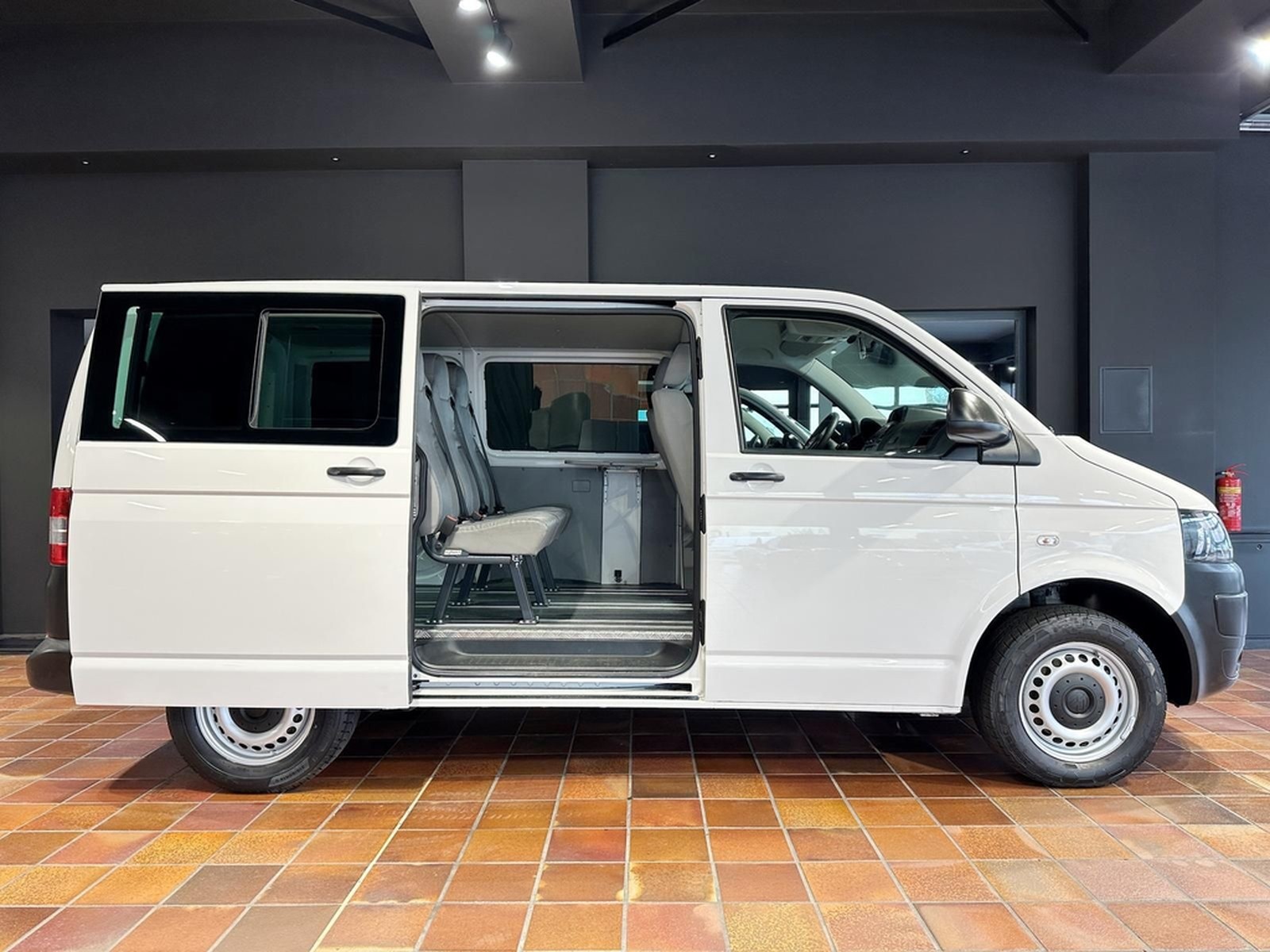 Volkswagen T5 4MOTION KURZ 9SITZER KLIMA STANDHZ BUNDESWEHR foto 12