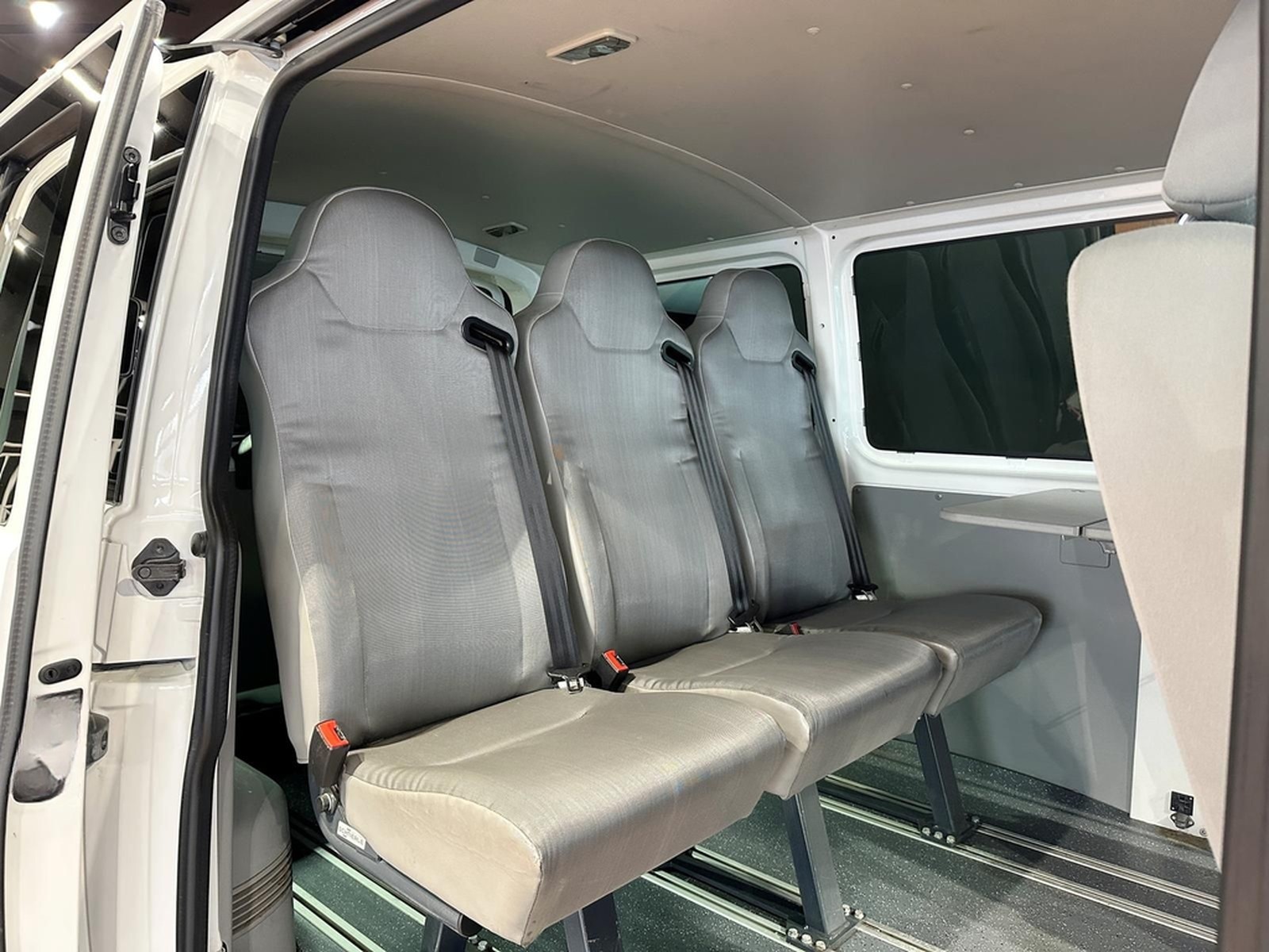 Volkswagen T5 4MOTION KURZ 9SITZER KLIMA STANDHZ BUNDESWEHR foto 14