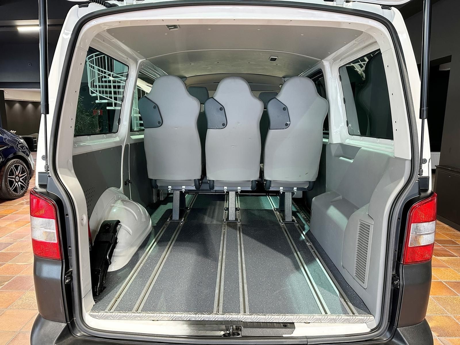 Volkswagen T5 4MOTION KURZ 9SITZER KLIMA STANDHZ BUNDESWEHR foto 7