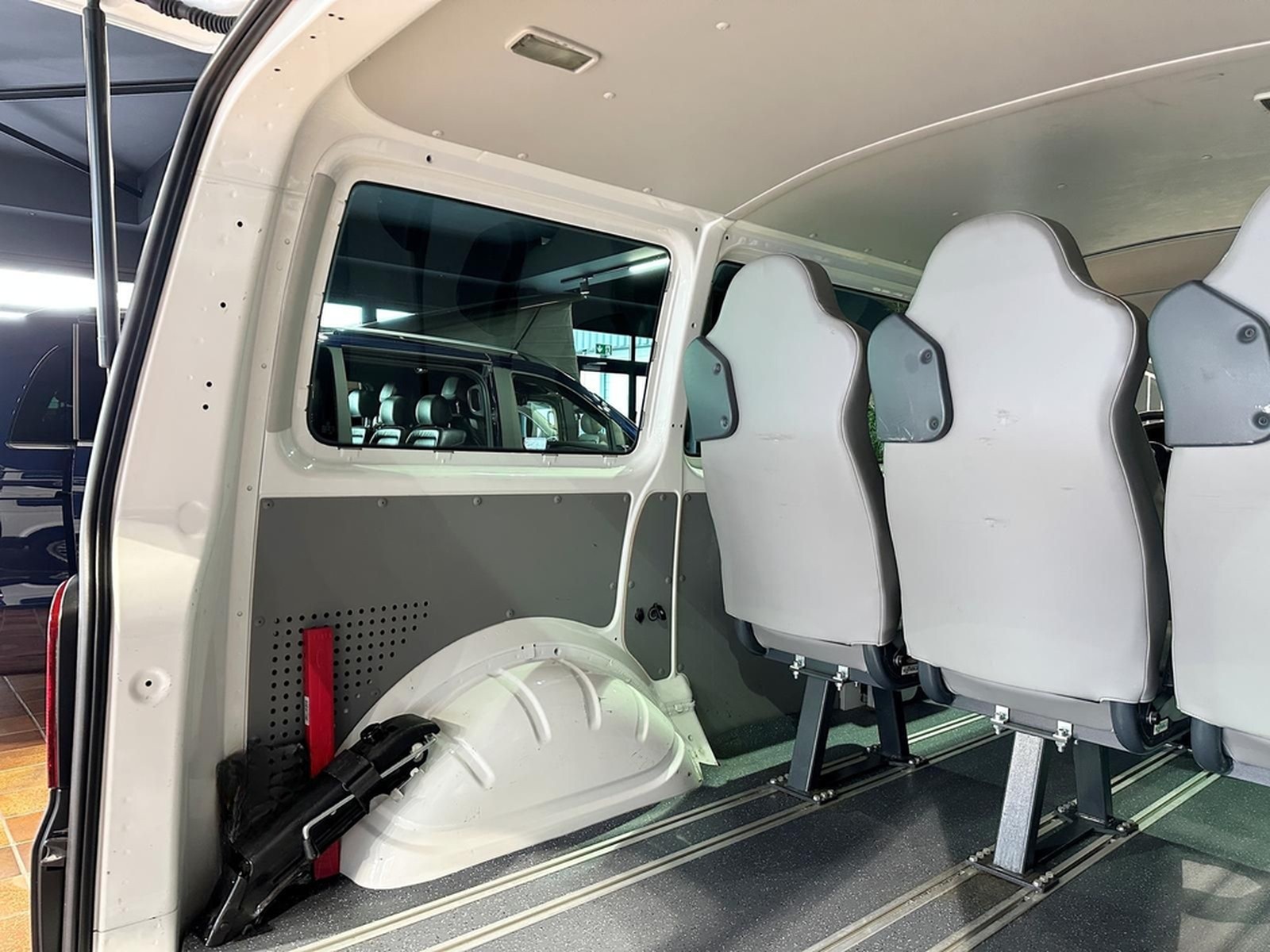 Volkswagen T5 4MOTION KURZ 9SITZER KLIMA STANDHZ BUNDESWEHR foto 8
