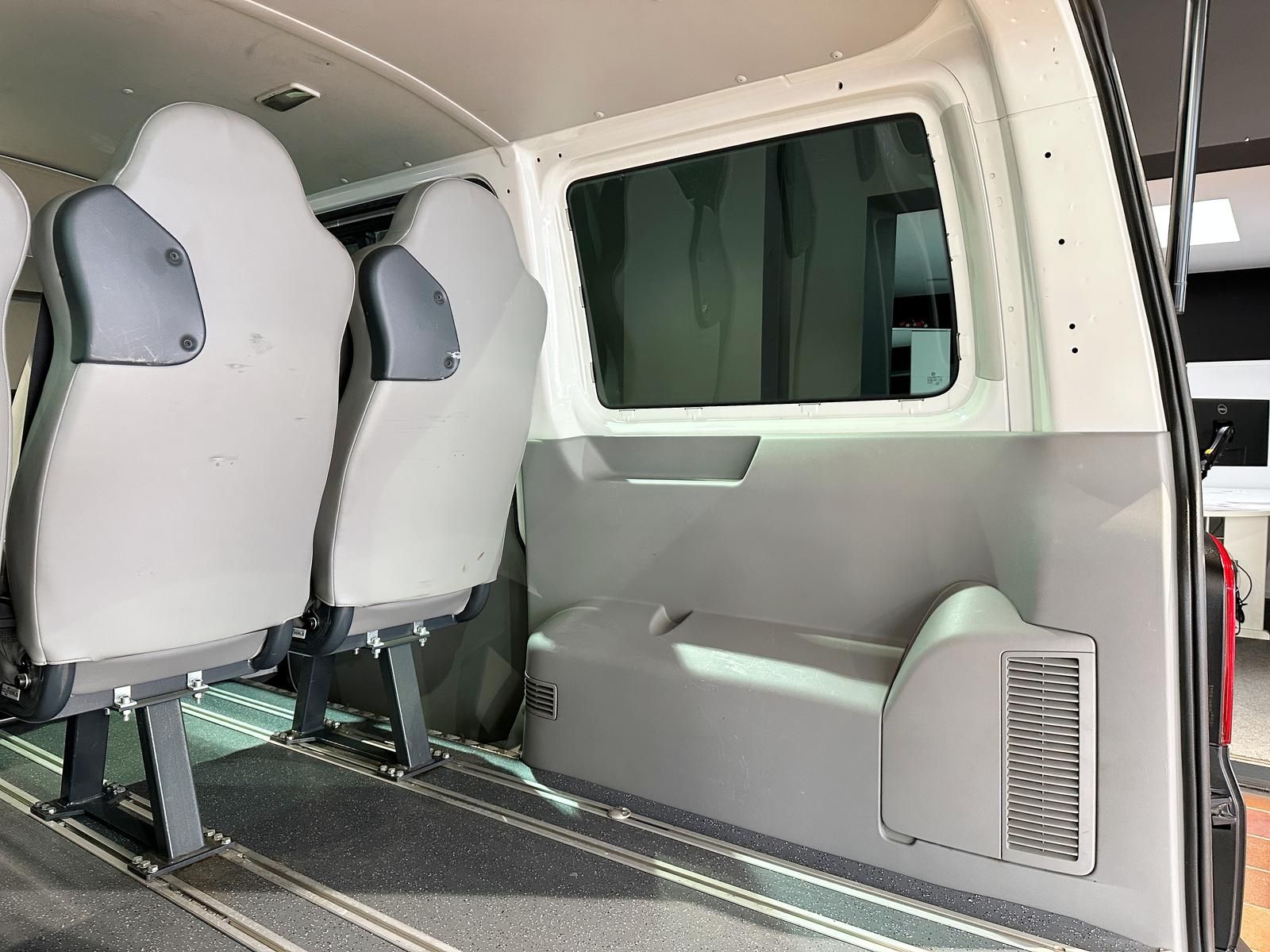 Volkswagen T5 4MOTION KURZ 9SITZER KLIMA STANDHZ BUNDESWEHR foto 9