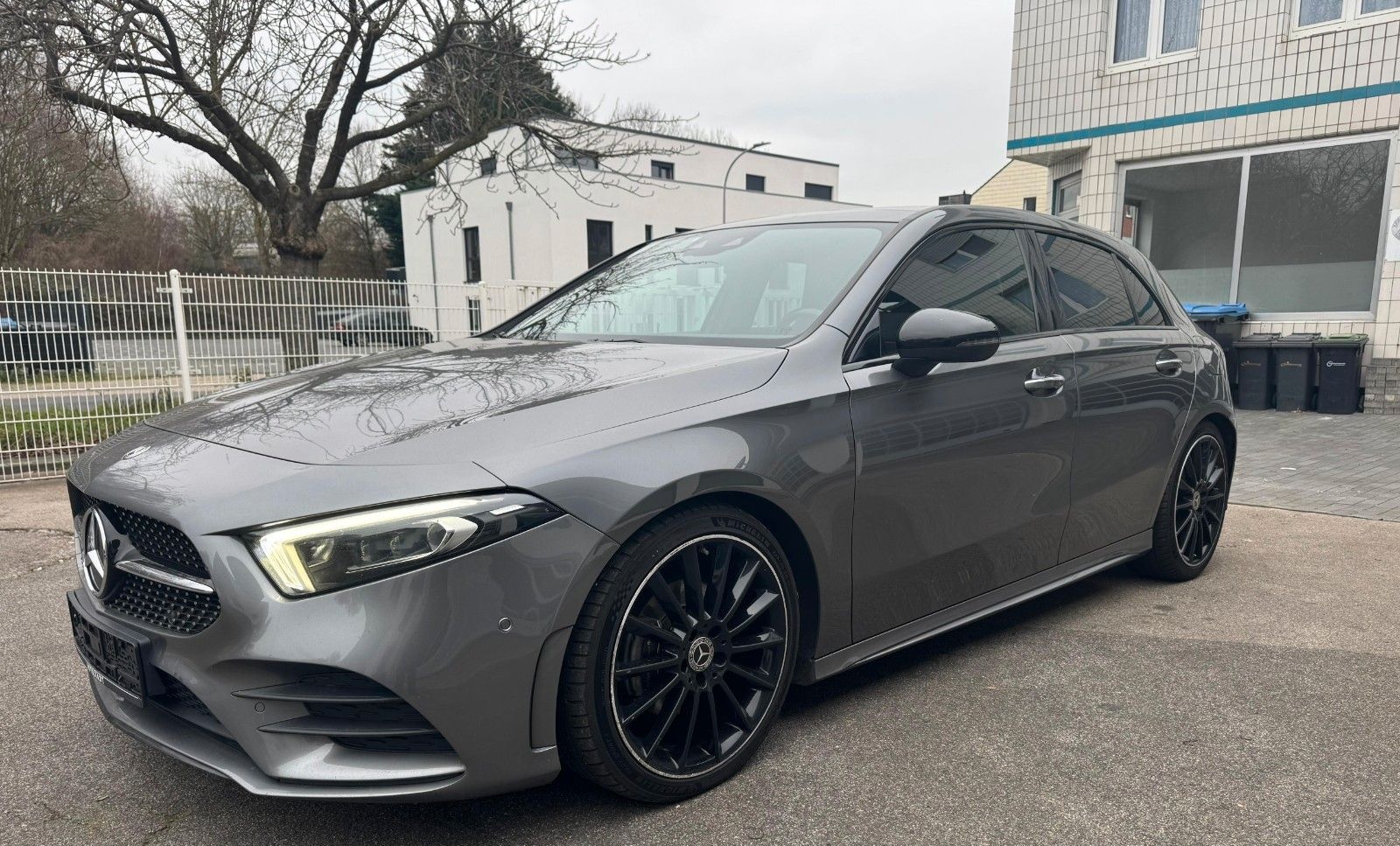 Mercedes-Benz A 200 d AMG-LINE/NIGHT/PANO/MEMORY/MATRIX/MBUX