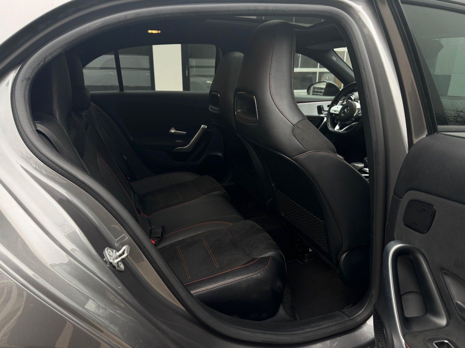 Mercedes-Benz A 200 d AMG-LINE/NIGHT/PANO/MEMORY/MATRIX/MBUX foto 12