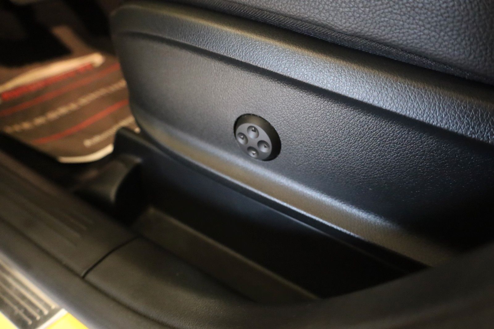 Mercedes-Benz GLA 220d 4Matic AMG-Line,LED,MBUX,Pano,RFK,ACC, foto 24