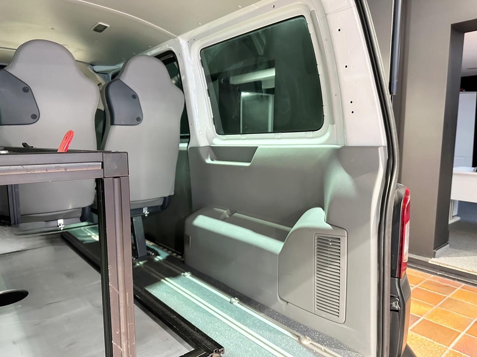 Volkswagen T5 4MOTION KURZ 9SITZER KLIMA STANDHZ BUNDESWEHR foto 11