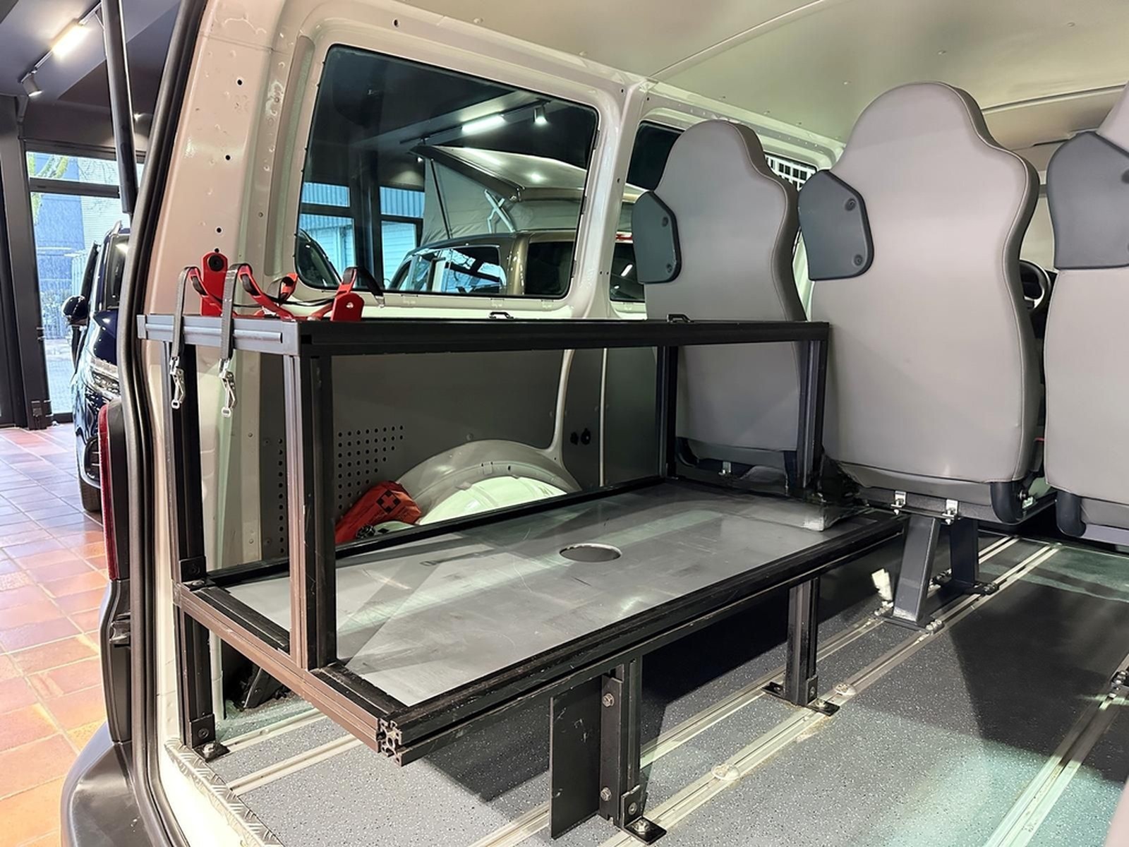 Volkswagen T5 4MOTION KURZ 9SITZER KLIMA STANDHZ BUNDESWEHR foto 12
