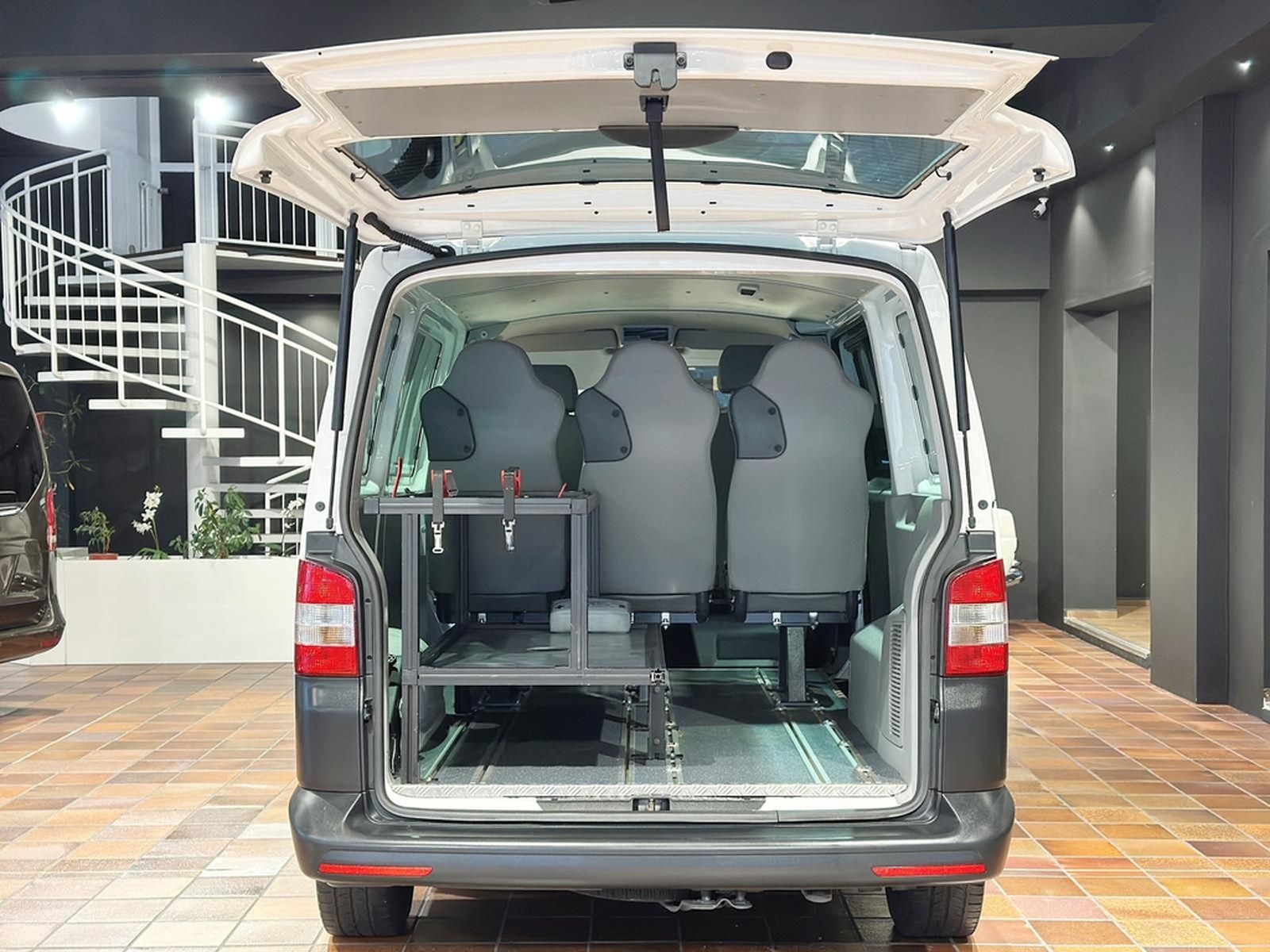 Volkswagen T5 4MOTION KURZ 9SITZER KLIMA STANDHZ BUNDESWEHR foto 9