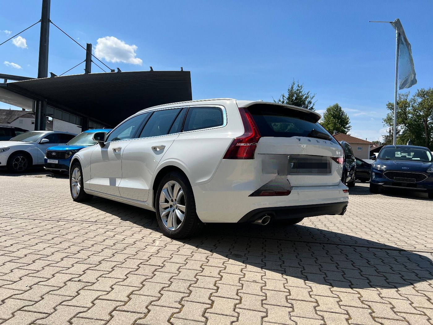 Volvo V60 Kombi B4 Momentum Pro *LED Navi ACC Leder* foto 2