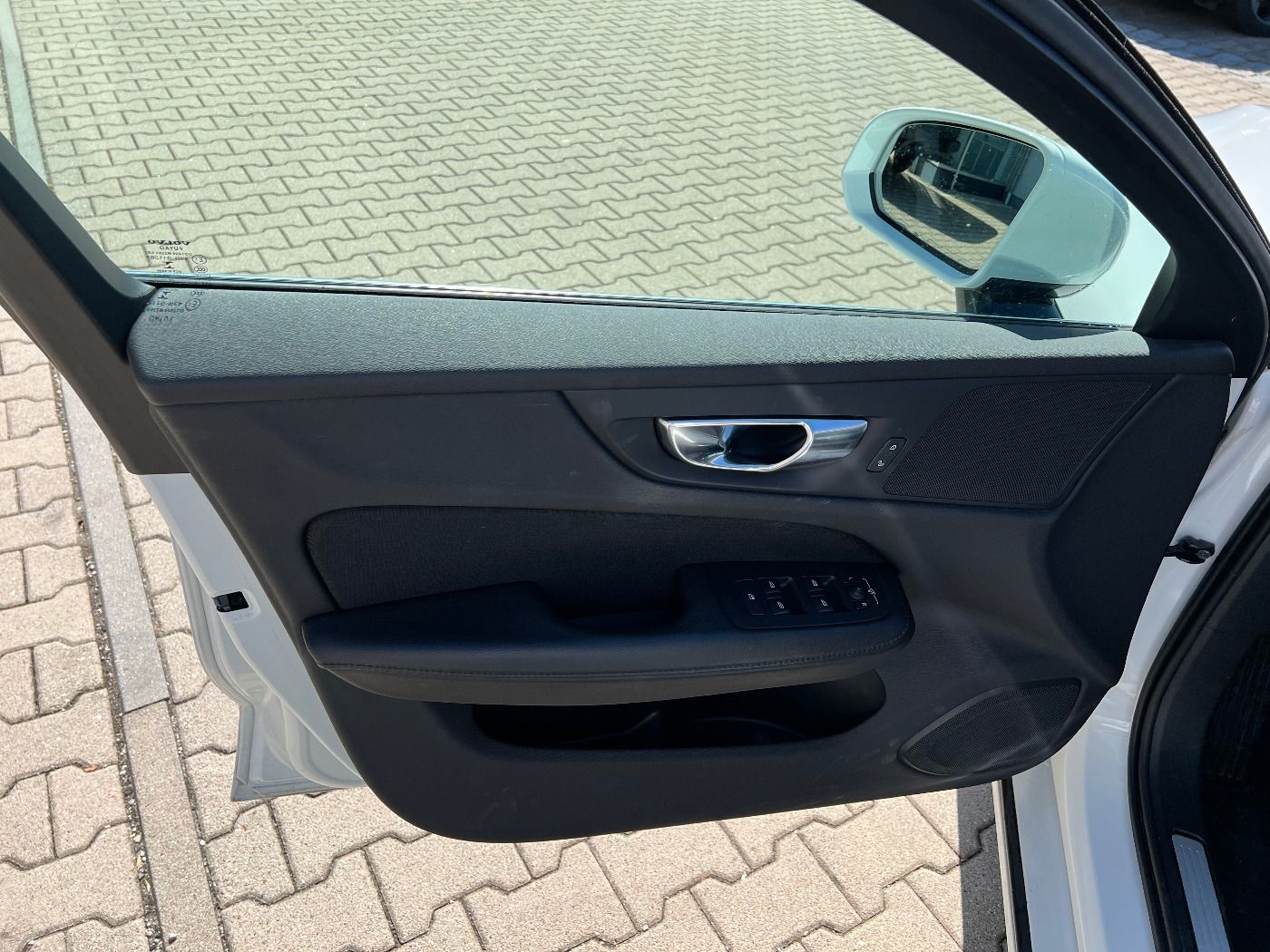 Volvo V60 Kombi B4 Momentum Pro *LED Navi ACC Leder* foto 11