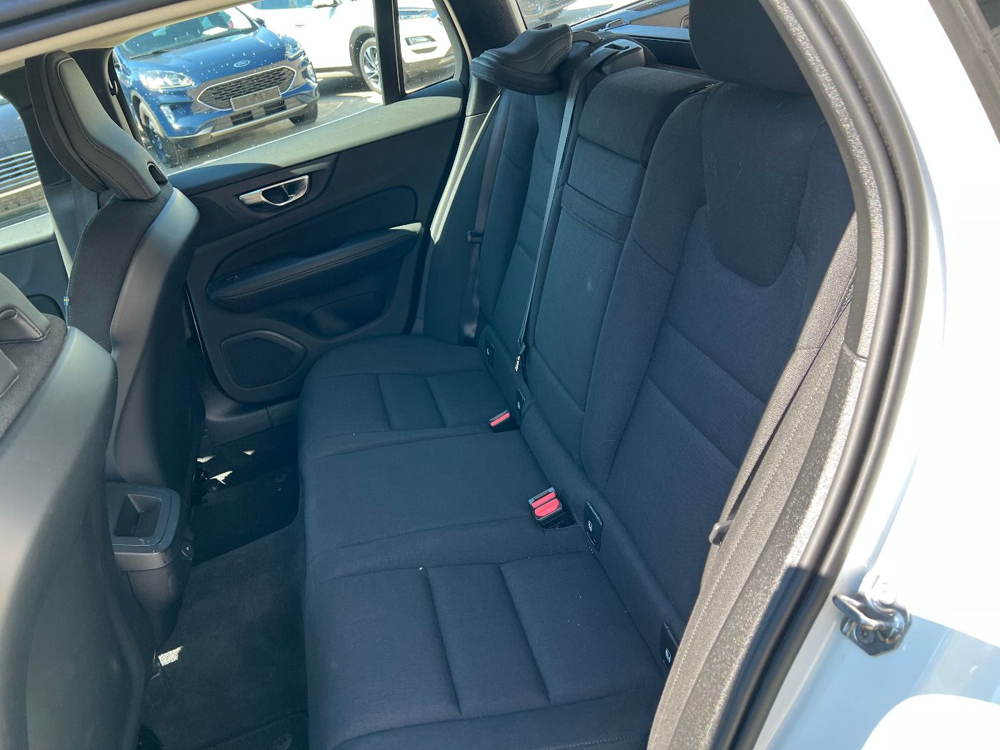 Volvo V60 Kombi B4 Momentum Pro *LED Navi ACC Leder* foto 14