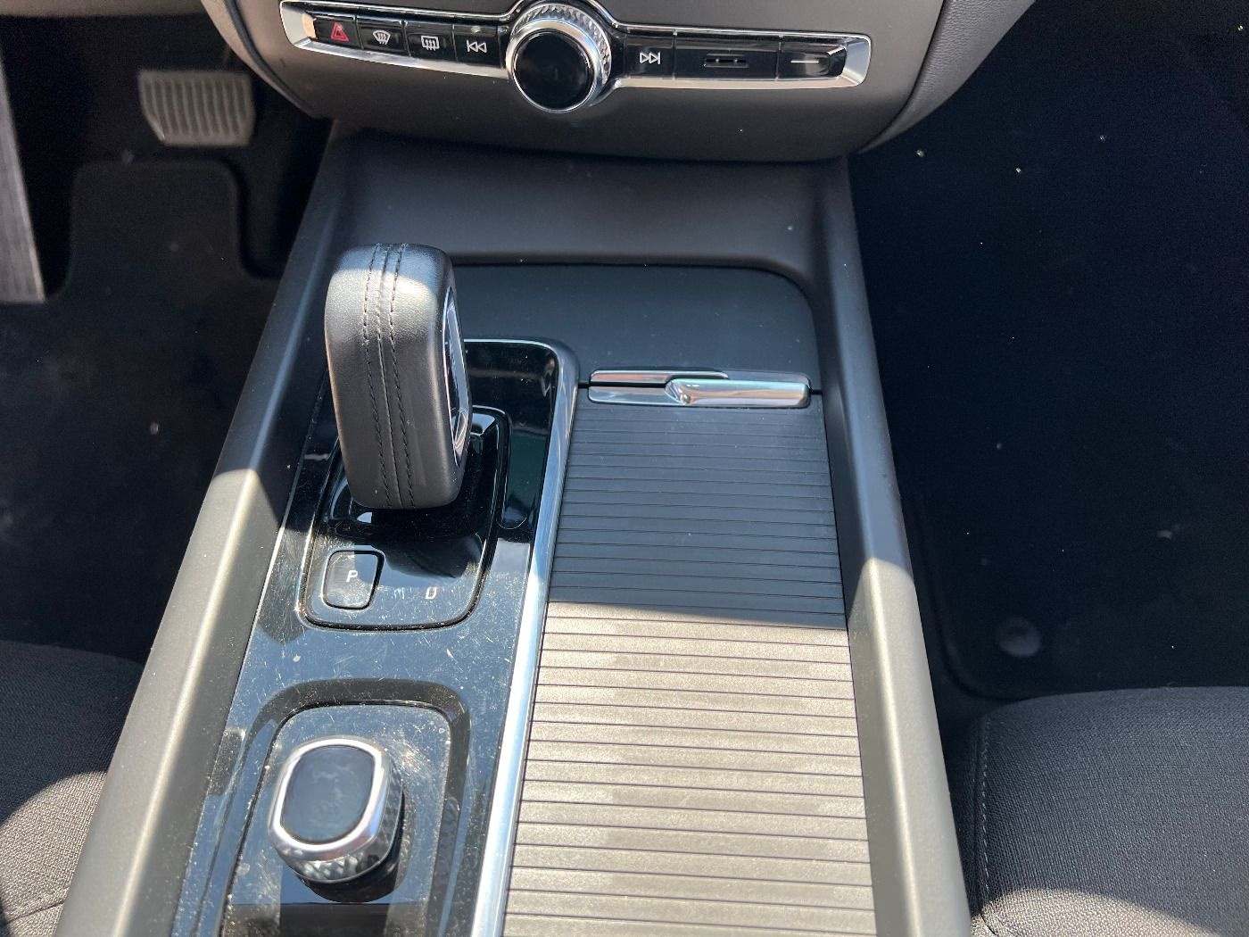 Volvo V60 Kombi B4 Momentum Pro *LED Navi ACC Leder* foto 24