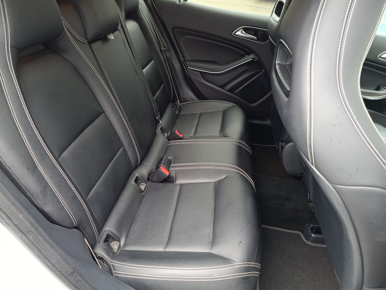Mercedes-Benz GLA 250 4Matic Urban Style Edition Leder Navi foto 24