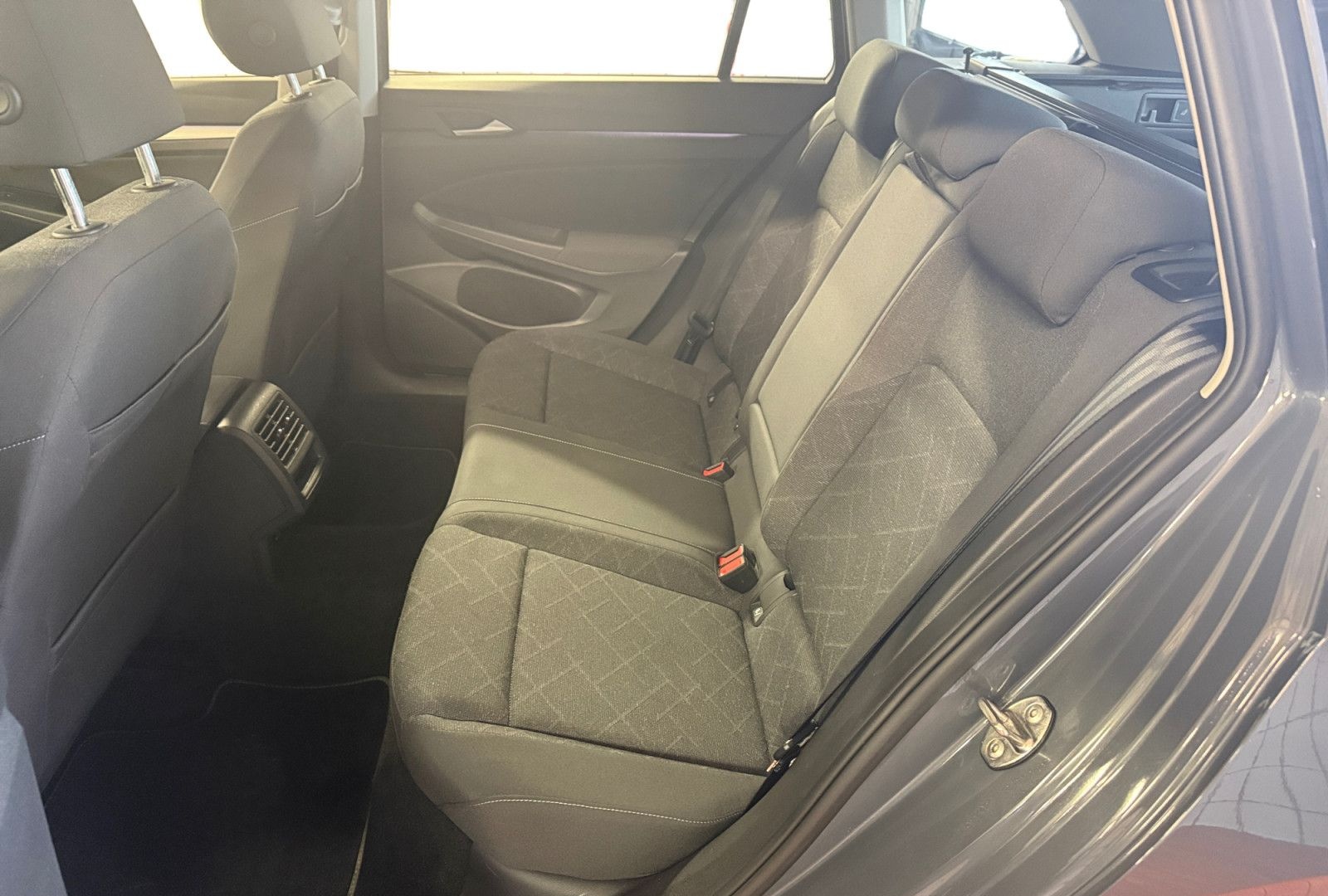 Volkswagen Golf Variant 1.0eTSI DSG Life LED AHK Navi CAM foto 11