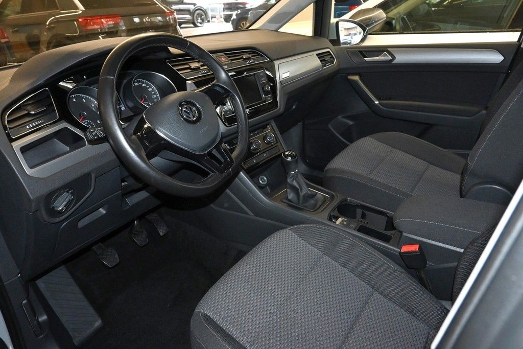 Volkswagen Touran 1.5 TSI Comfortline AHK PDC foto 4