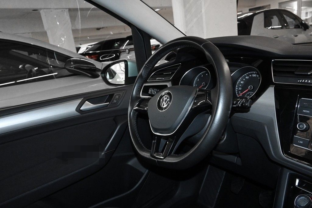 Volkswagen Touran 1.5 TSI Comfortline AHK PDC foto 6
