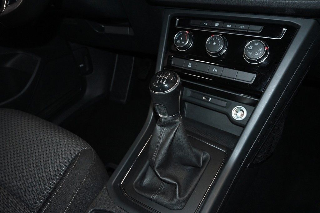 Volkswagen Touran 1.5 TSI Comfortline AHK PDC foto 7