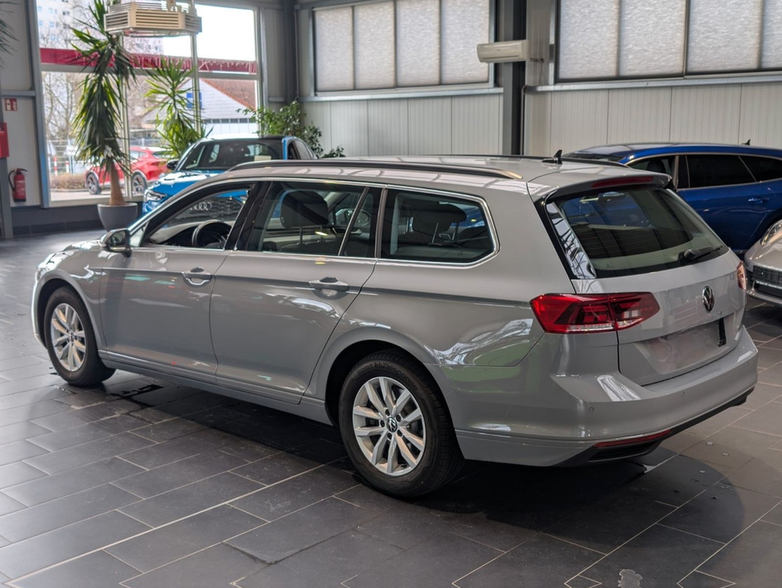 Volkswagen Passat Variant 2.0 TDI SCR DSG Business 8-fach foto 2