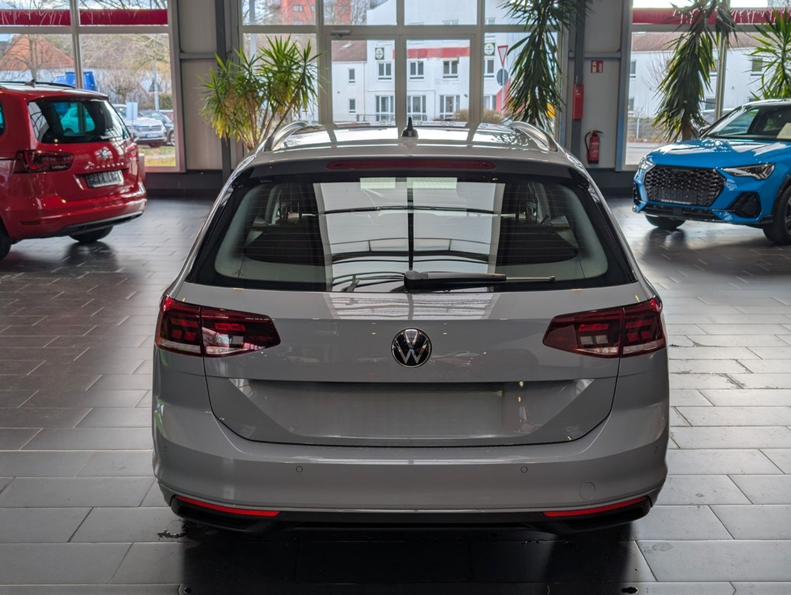 Volkswagen Passat Variant 2.0 TDI SCR DSG Business 8-fach foto 4